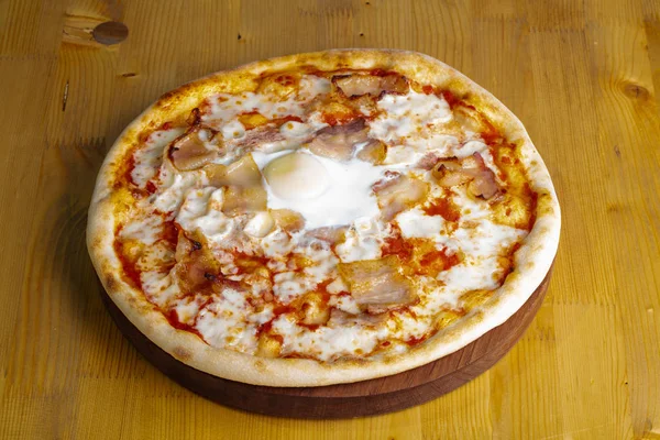 Pizza Con Tocino Huevo — Foto de Stock
