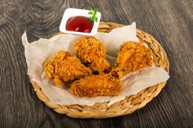 Ketçap ile çıtır tavuk kanatları