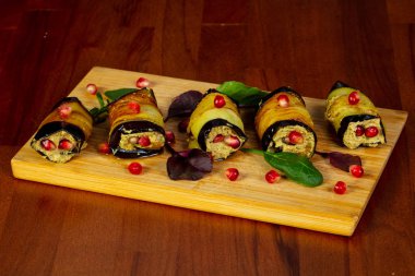 Fındık ve peynirli patlıcan rulo