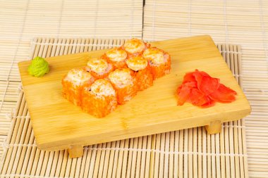 Suşi rulo pişmiş lezzetli kamakura