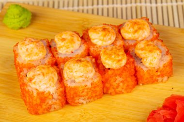 Suşi rulo pişmiş lezzetli kamakura