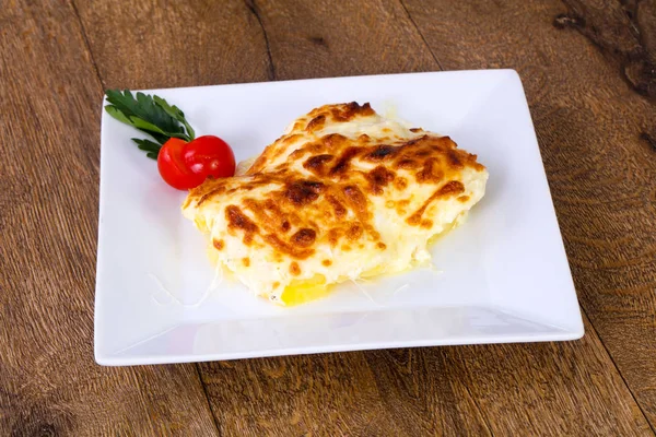 Patates Graten Peynirli Domates Hizmet — Stok fotoğraf