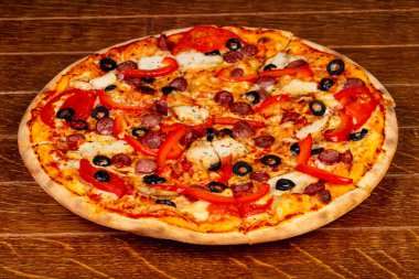 sosis ve zeytin pizza