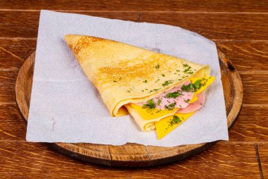 jambon ve peynirli gözleme