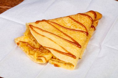 Karamel ve apple ile gözleme