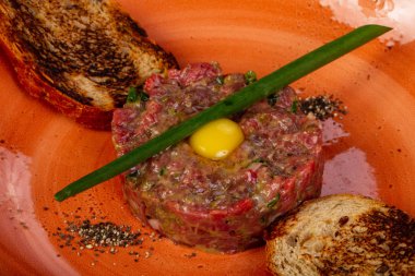 Tartar somon ve yumurta ile