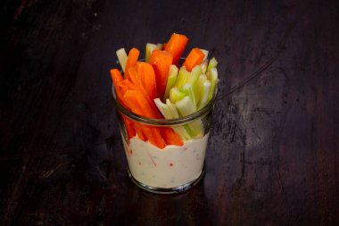 Kereviz ve havuç sopa sos ile