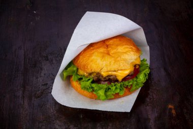 Burger pirzola ve peynir