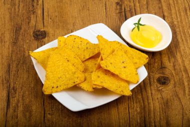 Nacho peynirli sos ile