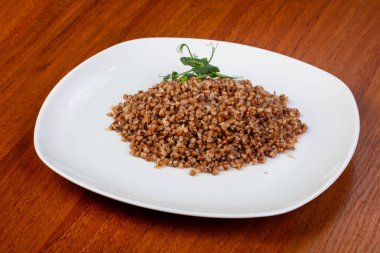 Lezzetli haşlanmış Buğday lapası otlar ile