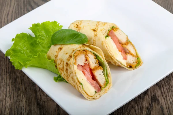 Rolo Pão Frango Com Folhas Salada — Fotografia de Stock