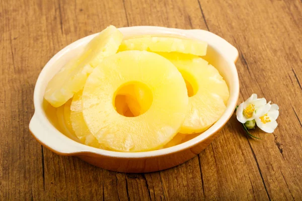 Canned pineapple rings in the bowl