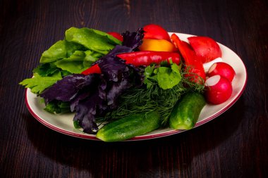 Taze sebze fesleğen ve dereotu ile