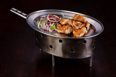 Soğan ve pomegranet tohumları ile Tavuk Barbekü