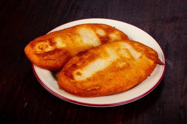 İki patates gözlemesi plaka