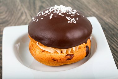 Bouchee kek çikolata ile