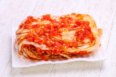 Kimchi fermente lahana kabın içinde