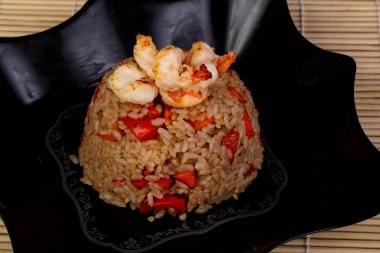 Lezzetli tabak karides ile tyahan