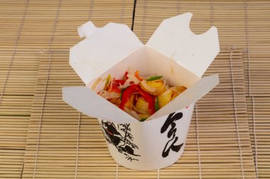 Kızarmış patates lezzetli kutusu