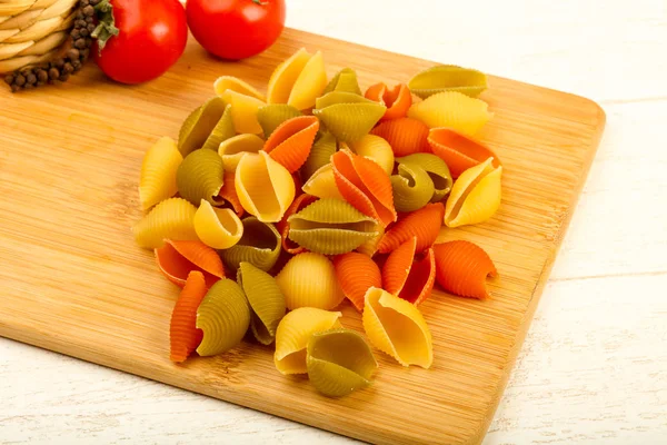 Rohe Pasta Zum Kochen Über Dem Hölzernen Hintergrund — Stockfoto