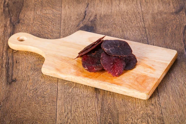 木製の乾燥牛肉 — ストック写真