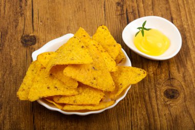 Nacho peynirli sos ile