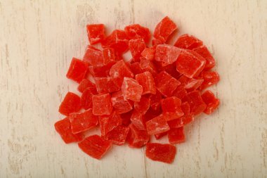 Kuru papaya yığın ahşap arka plan üzerinde