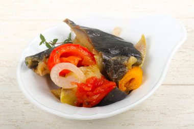 Buğulanmış sebze - patlıcan, domates, biber ve kabak