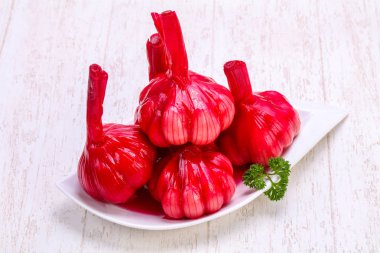 Kase lezzetli turşusu sarımsak