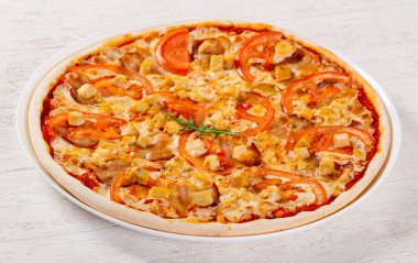 Jambon ve peynirli pizza