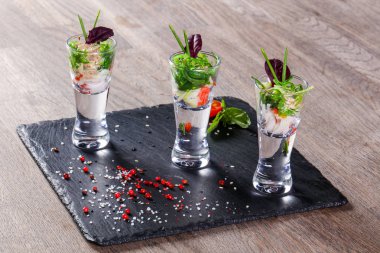 Somun sos ve chuka ile Yengeç snack