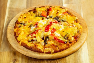 Vigetarian pizza peynir ve biber ile