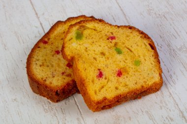 kurutulmuş meyve ile lezzetli Paskalya kek