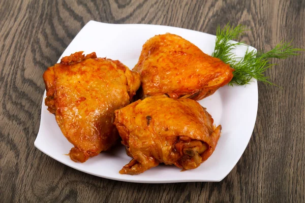 Paha Ayam Panggang Dengan Saus Tomat — Stok Foto