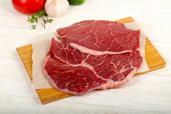 Steak Bœuf Cru Prêt Pour Cuisson — Photo
