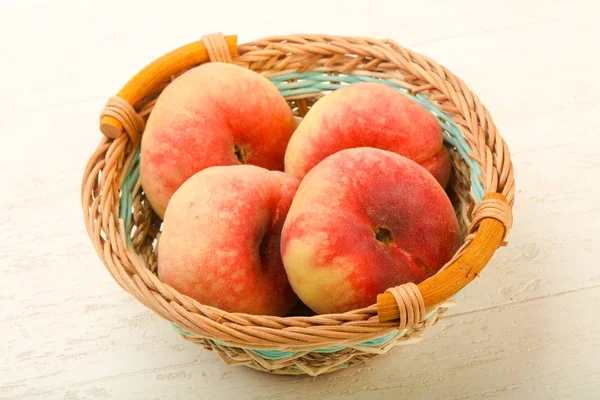 Tatlı ve sulu şeftali