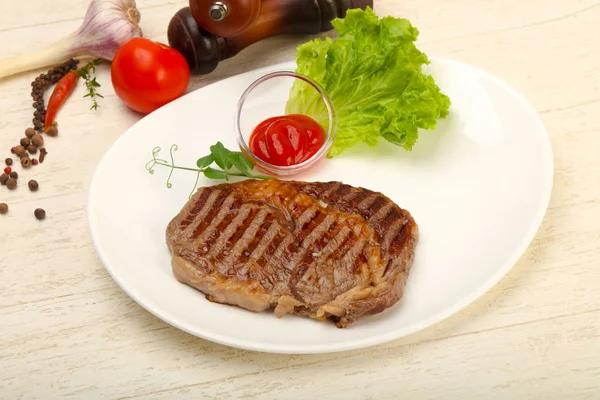 Soslu ızgara kaburga eti