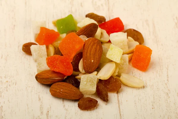 Fındık ve kuru meyve karışımı