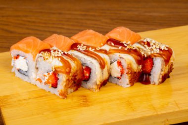 Philadelphia ve yılan balığı rulo lezzetli düet