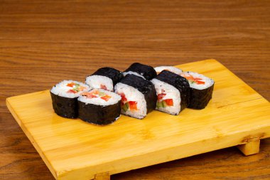 Lezzetli sebze ile krem peynir rulo