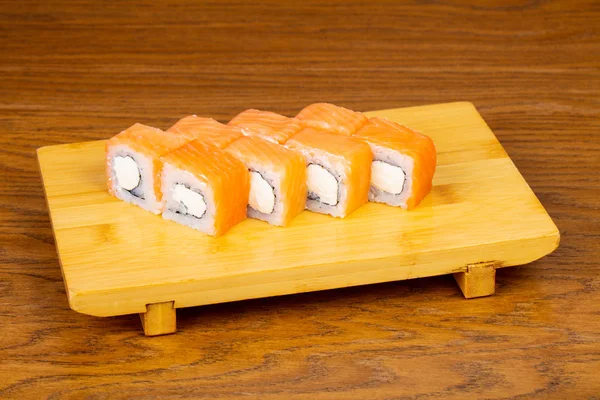 Philadelphia lezzetli kümesi wih krem peynir rulo.