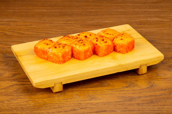 Lezzetli kızarmış California suşi rulo