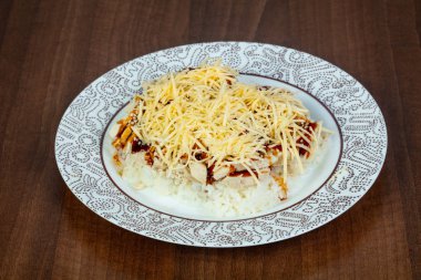 Pirinç teriyaki tavuk ve peynir ile