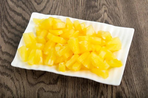 Kabın içinde Konserve ananas