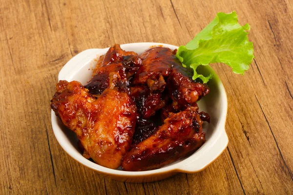 Teriyaki soslu tavuk kanadı.