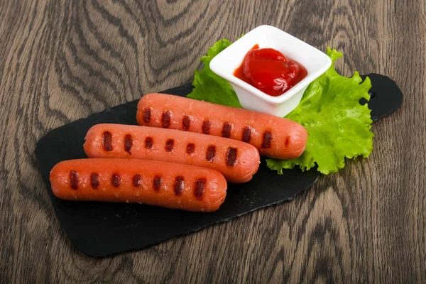 Sült Kolbász Salátával Ketchup — Stock Fotó