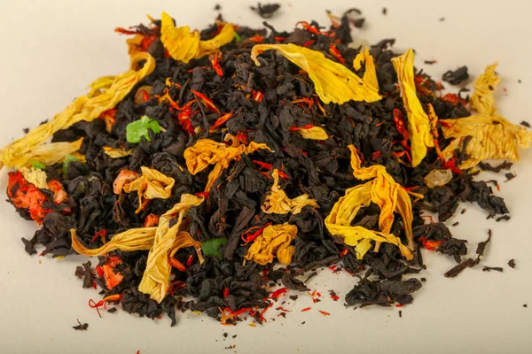 Aroma çay yığın meyve, meyveler ve otlar ile