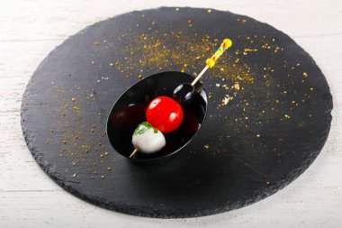 Kanepe domates ve mozarella peyniri