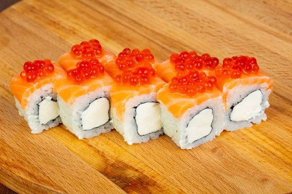 Brötchen Mit Lachs Käse Und Rotem Kaviar — Stockfoto