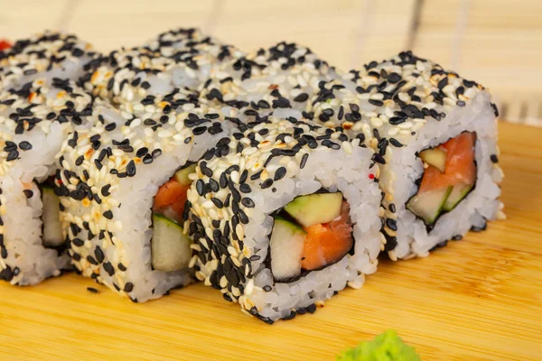 Lezzetli Philadelphia özel sushi roll seti